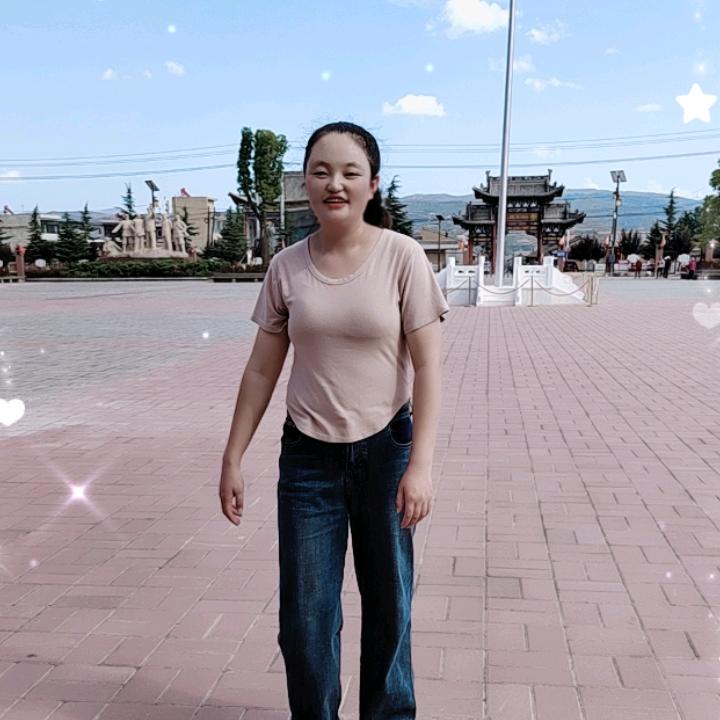 红脸蛋霞霞