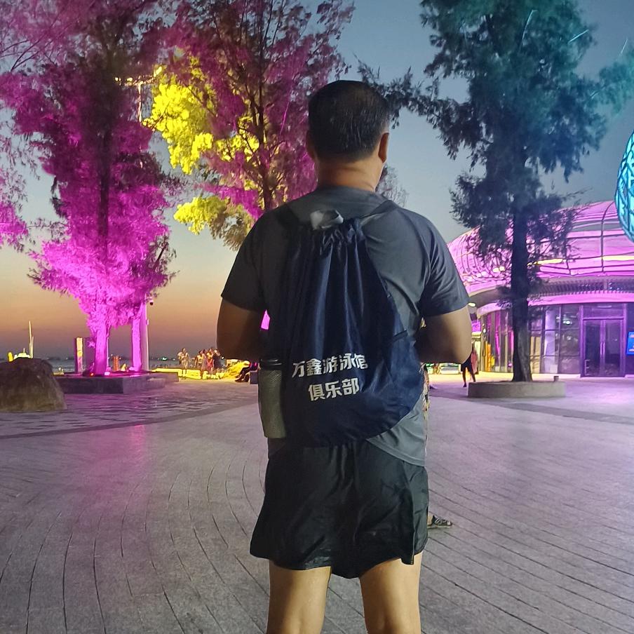 万鑫游泳馆陈教练