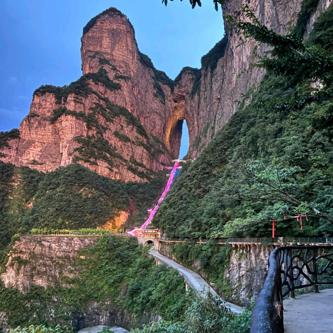 张家界导游云儿