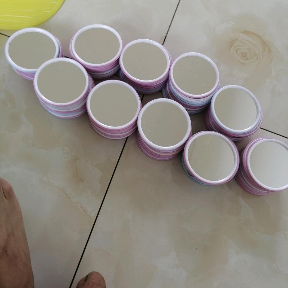 可爱的小镜子的
