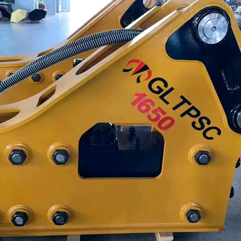 挖机破碎锤前端属具厂家直销。