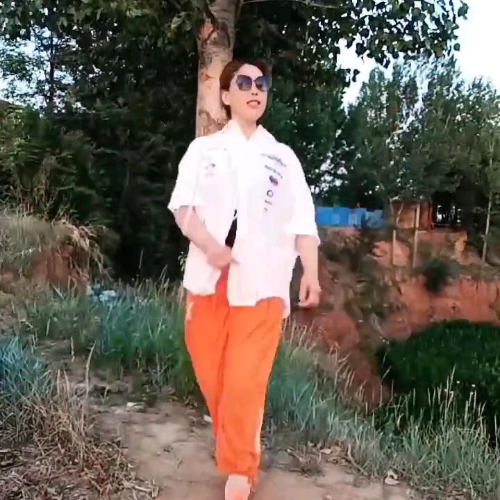 爱跳舞朵朵
