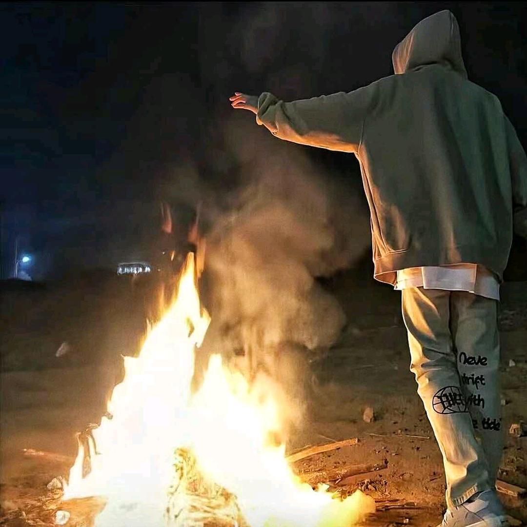 S̶ᴛ̶ᴏ̶ʀ̶ʏ̶.