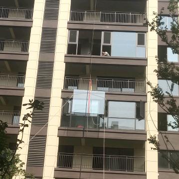小李吊装黑哥