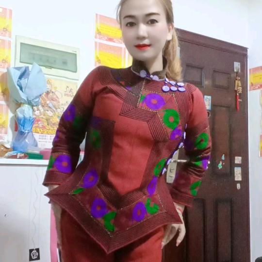 个旧缝哈尼服装