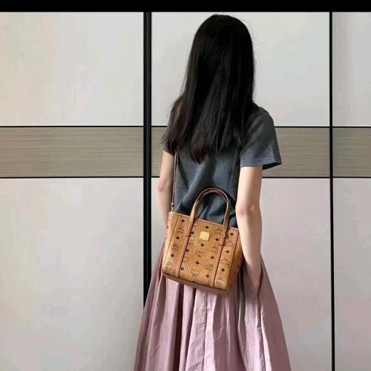 独秀一枝(相信光)