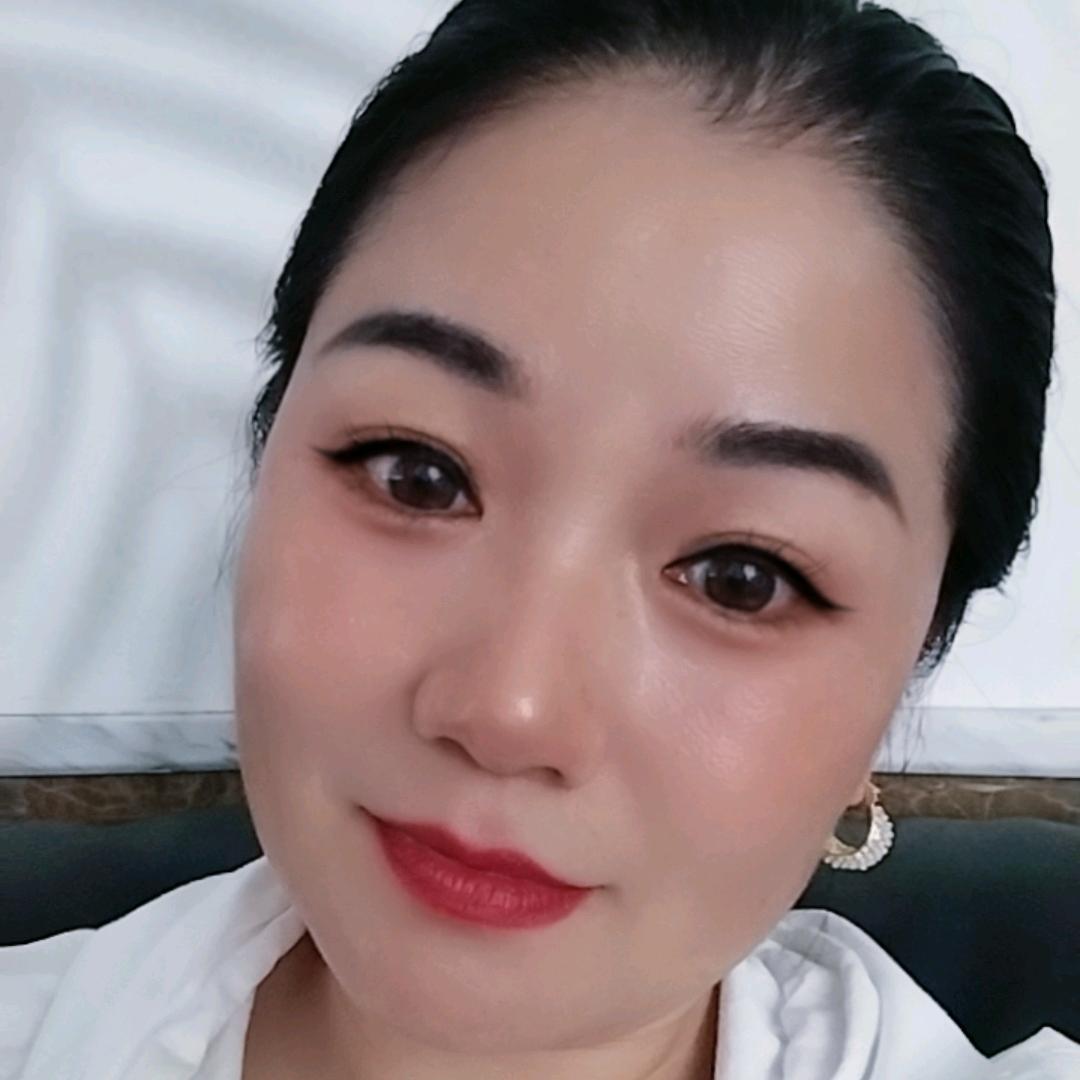 小酒窝姐姐。