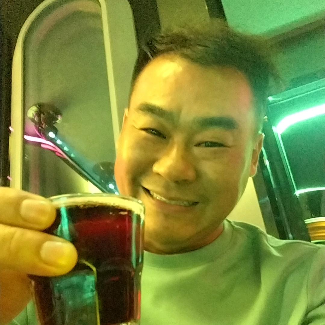  @จุ๊บ  凯逗逗仔 