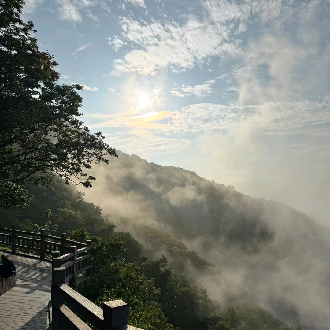赟山