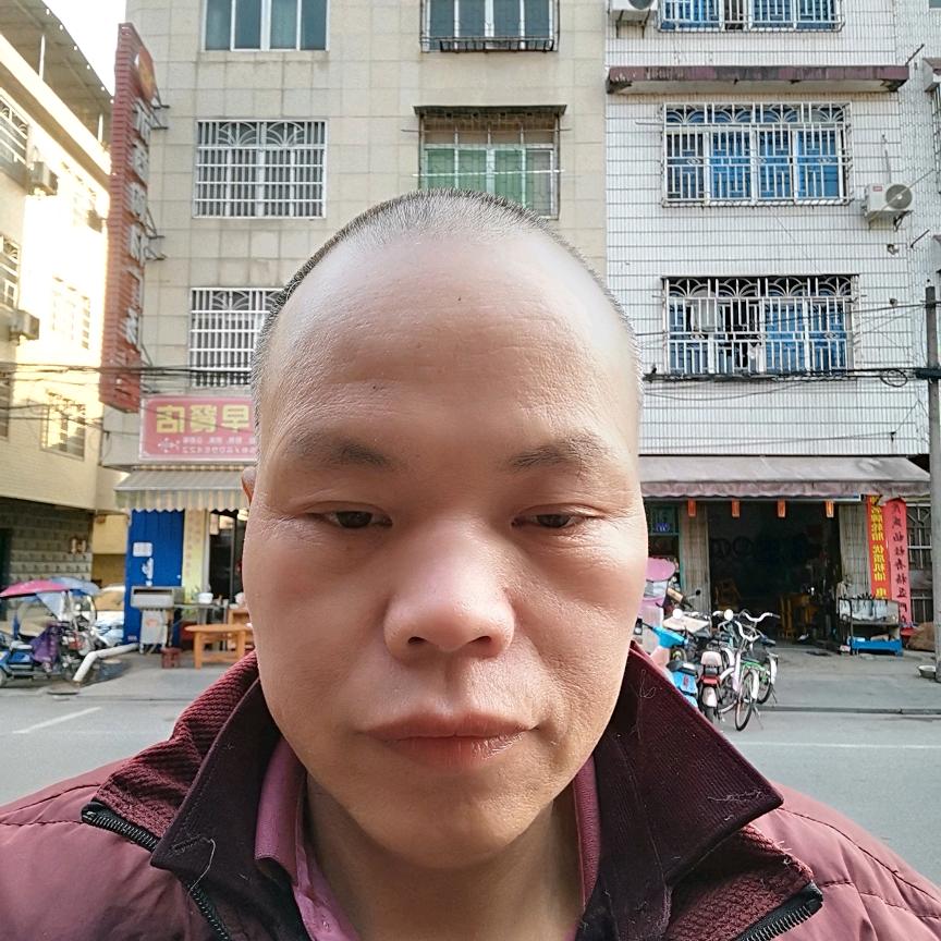 何处不相逢