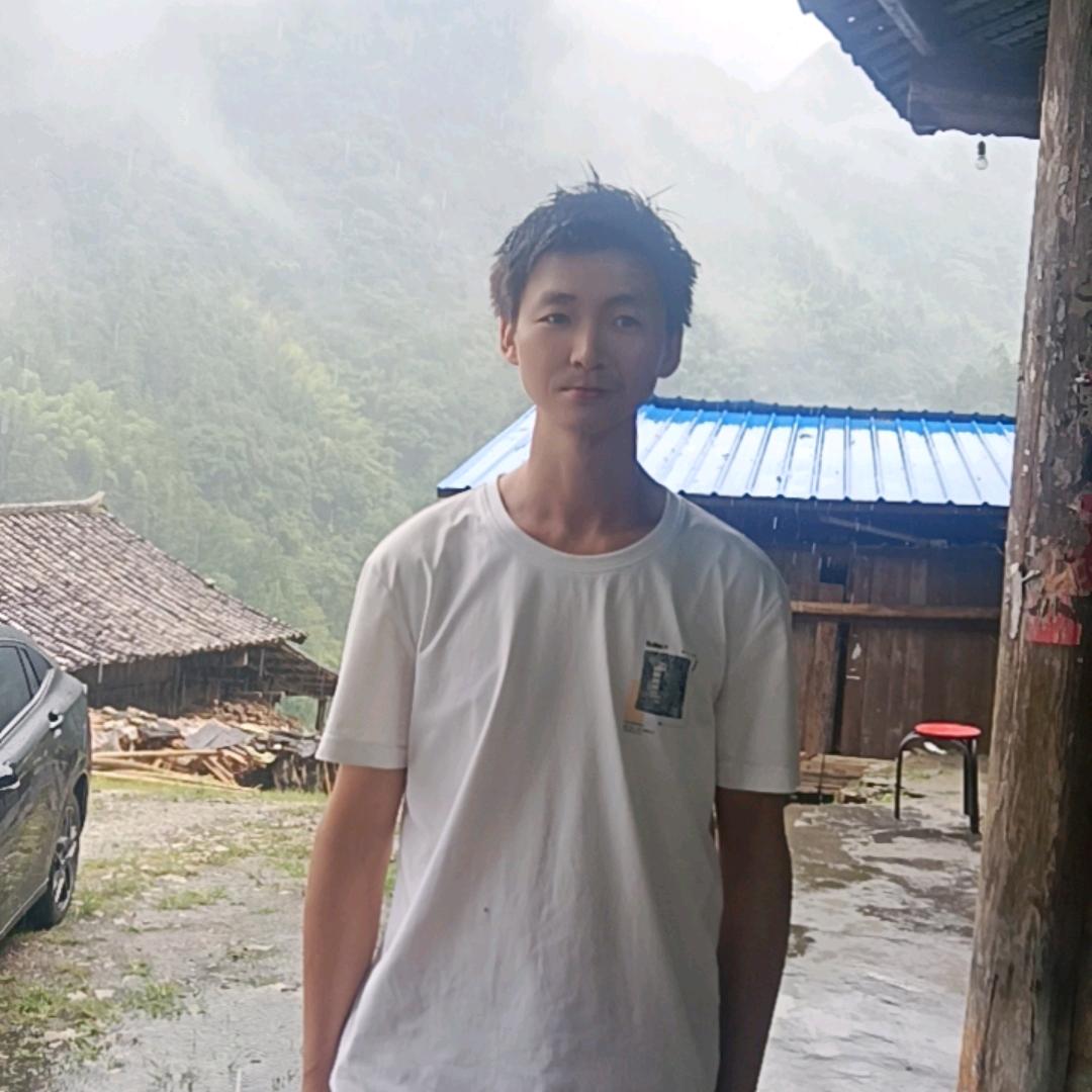 秀山何成林
