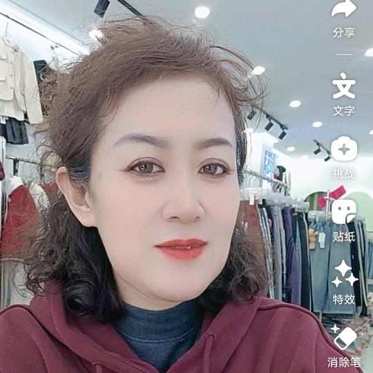 呼市察素齐蓝精灵：势搭青少年品牌集合店