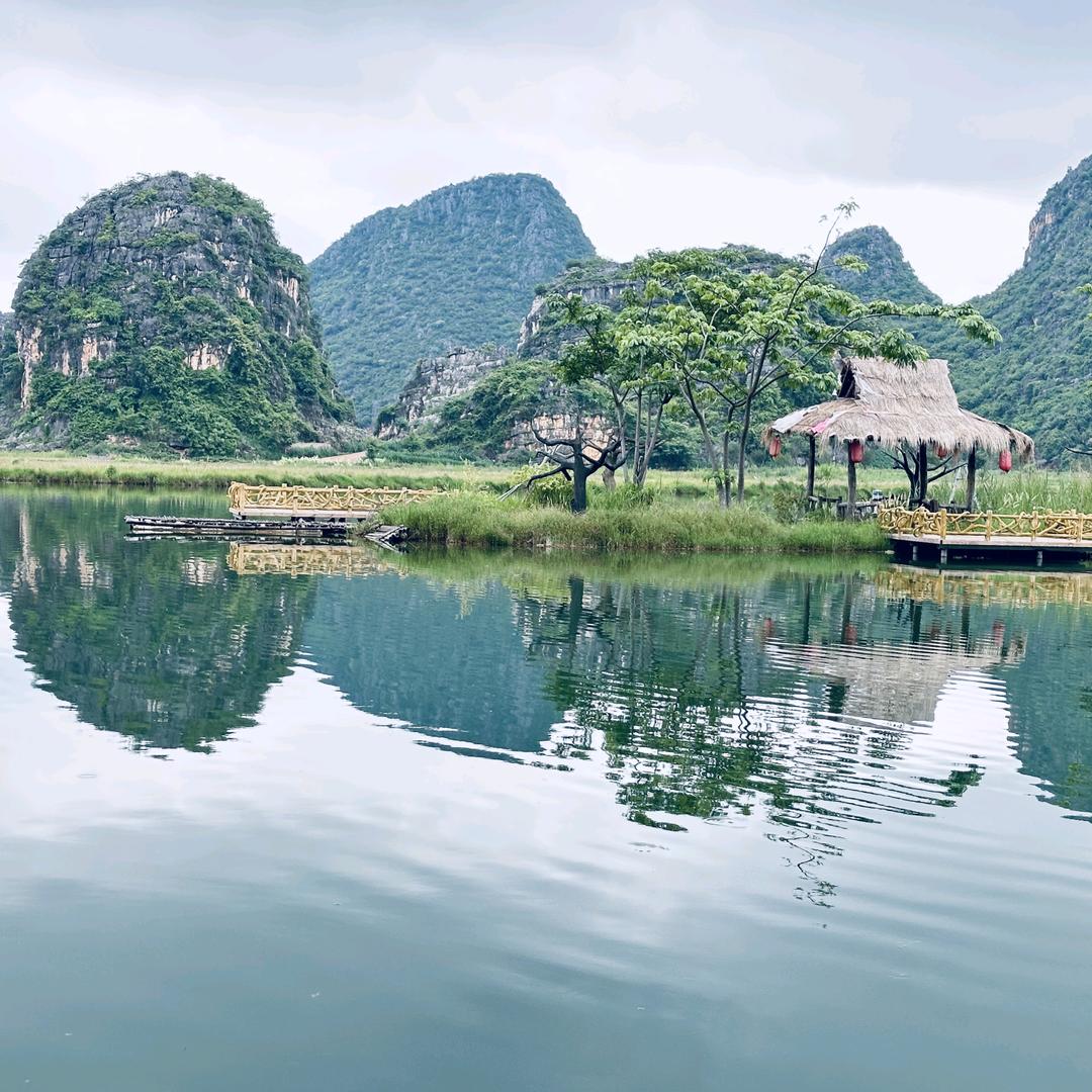 摸摸小手