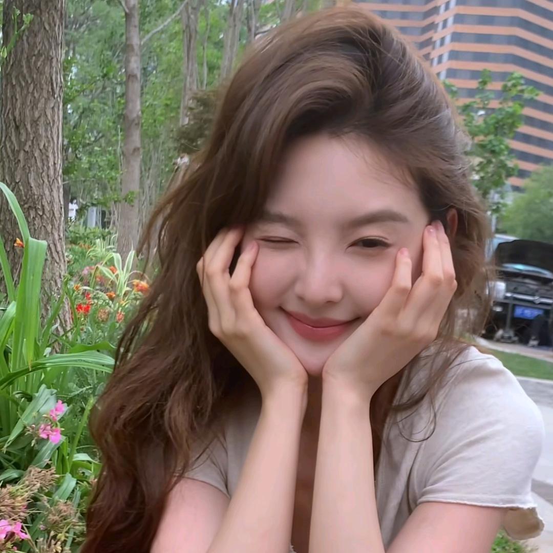 洛