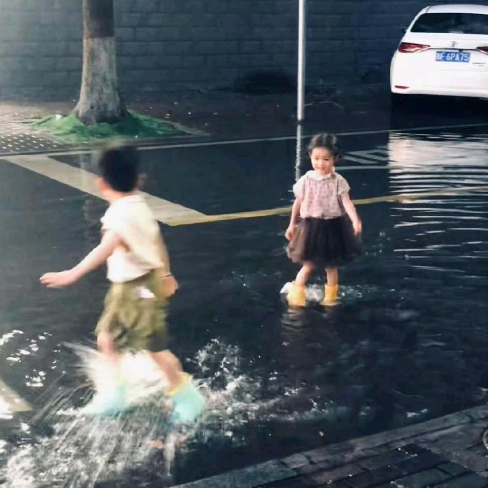 一见你就笑