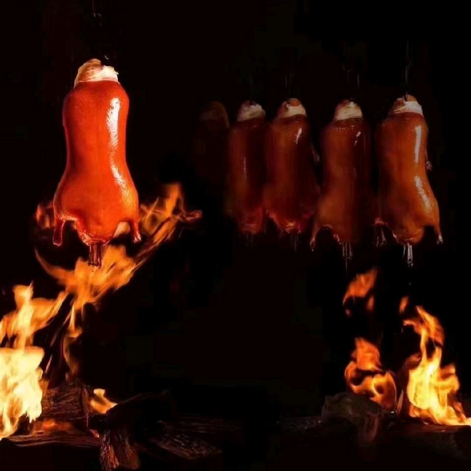 做烤鸭的小哥哥