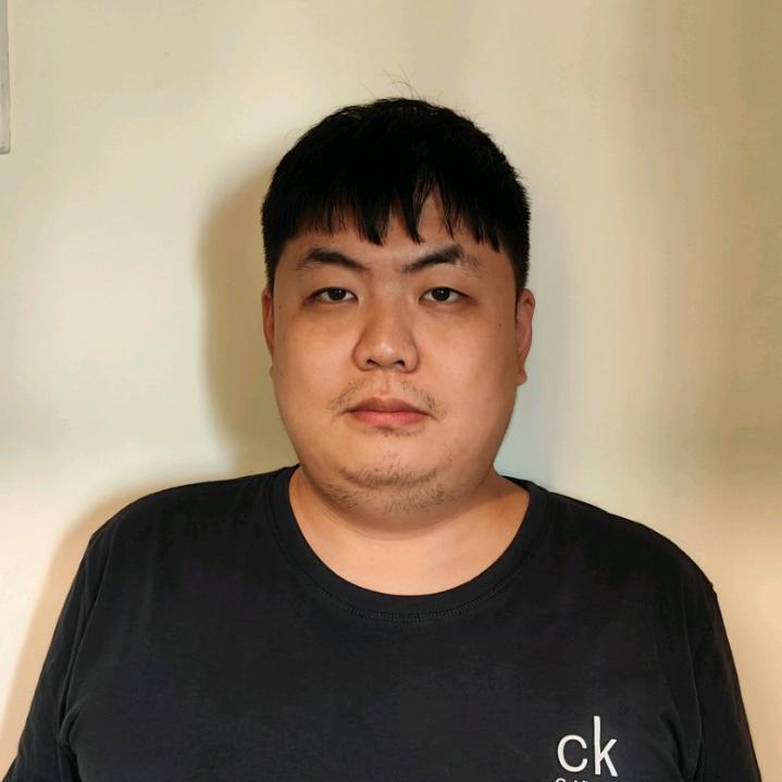 注意看这个男人叫小帅