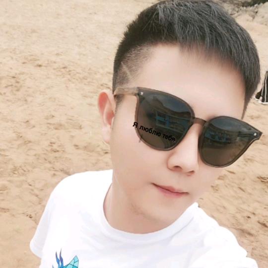 爱笑的男孩❤ (ɔˆз(ˆ⌣ˆc)