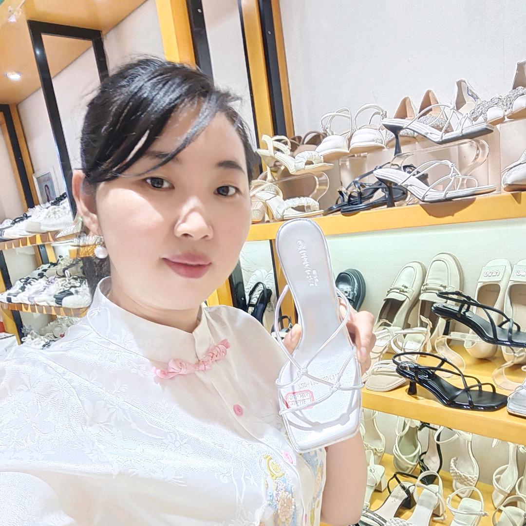 以红:宣汉鞋店