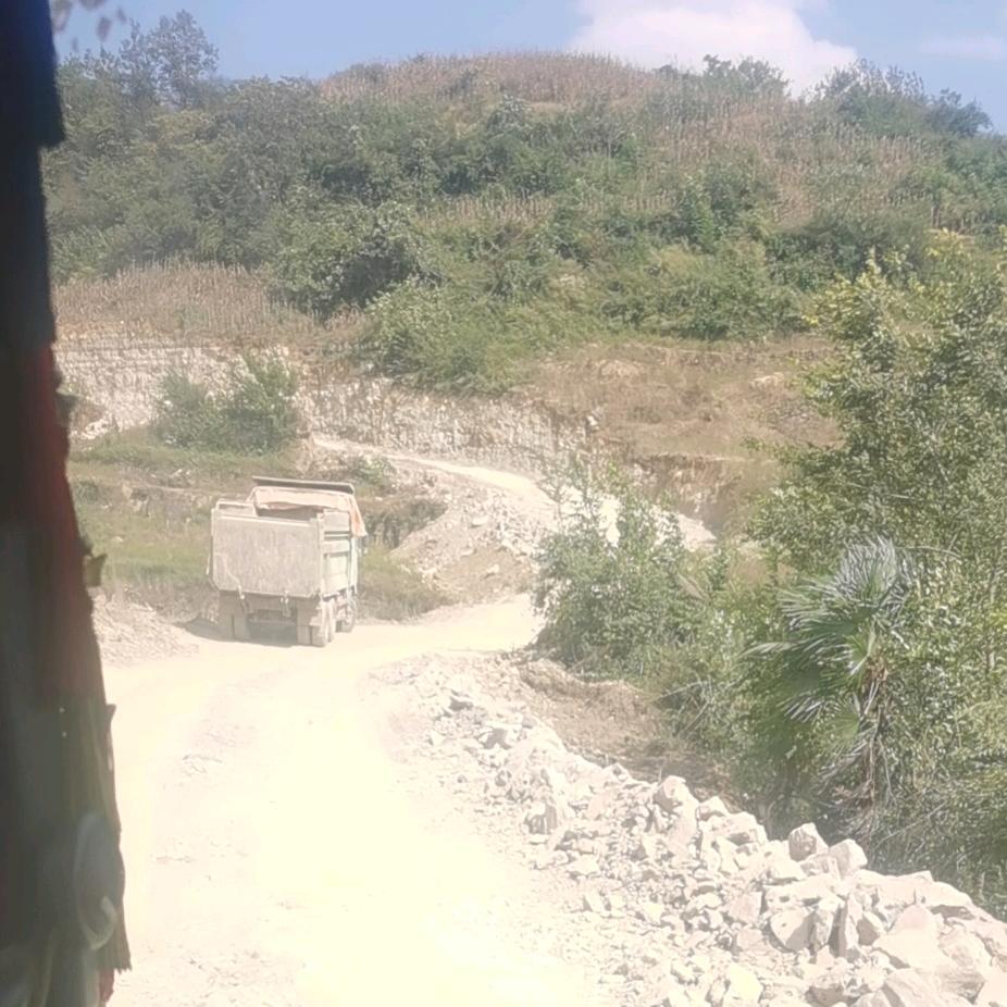 贵州路自卸车。