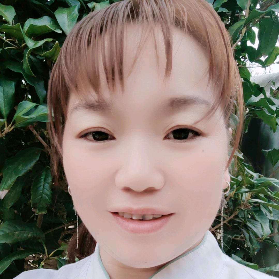 何荣荣