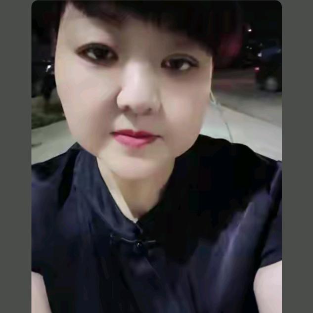 爱笑的人。
