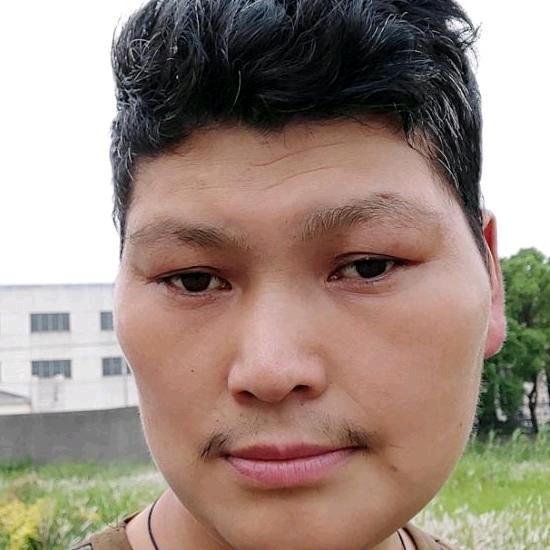 吴小炳不抽香烟？？