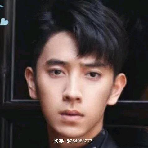 黑夜。