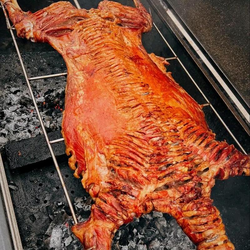 邢台00后烤羊腰羊排流动烤全羊。