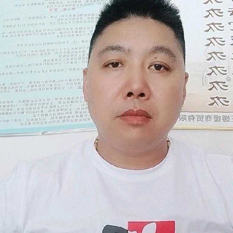 袁群