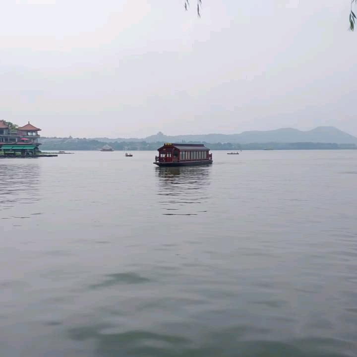 ✨孤⛵️舟⛵️湖⛵️畔✨