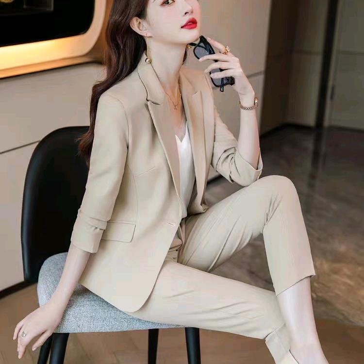 依坊  服饰