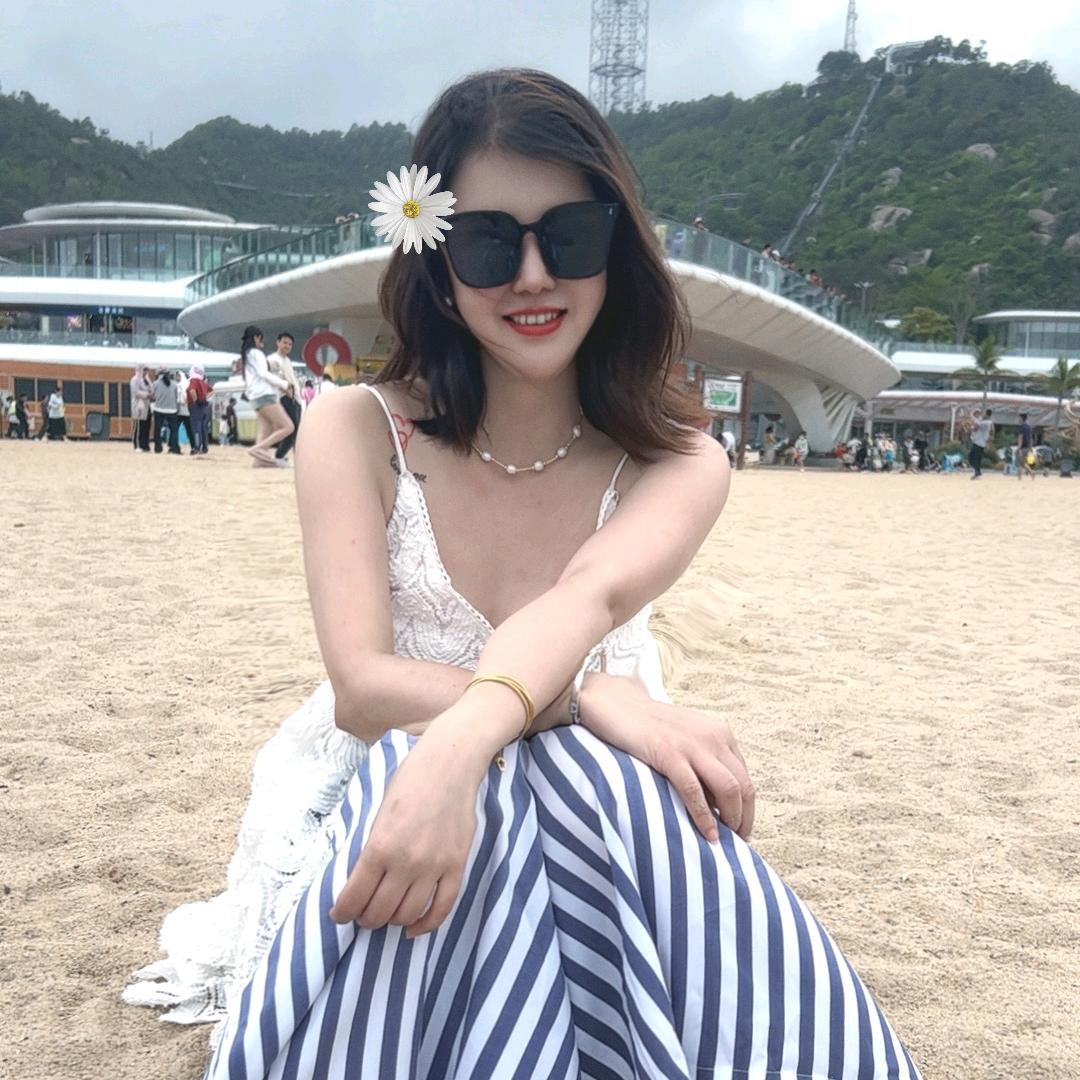 嫣繎一笑)ㄣ霞霞