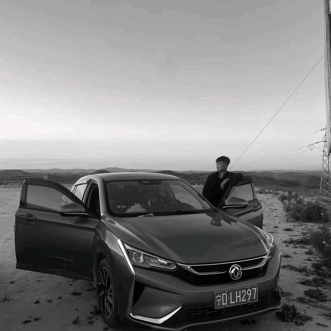 ，