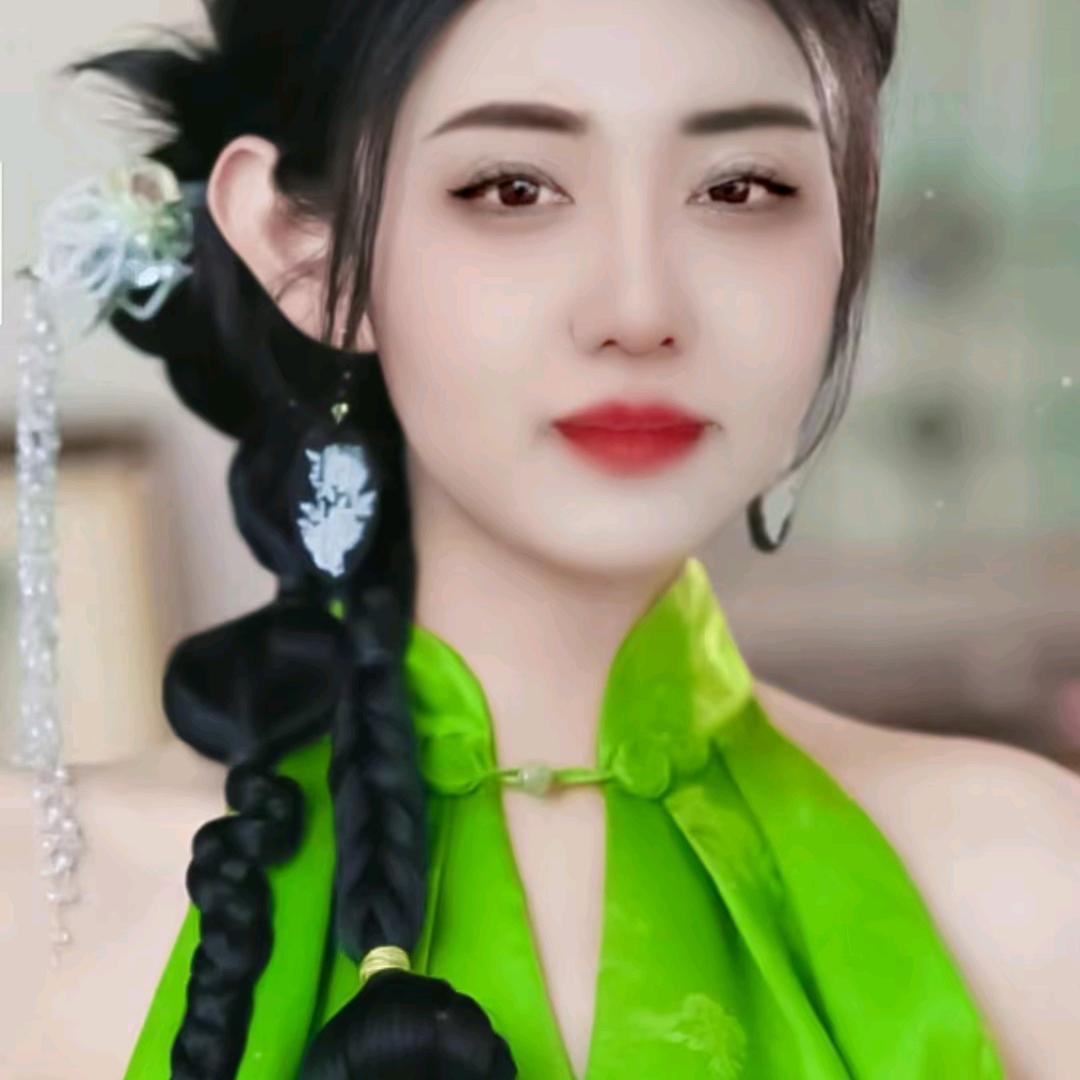 月儿美。