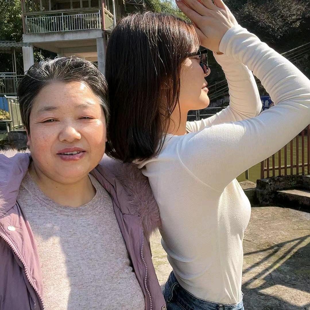 女王大人的老母亲