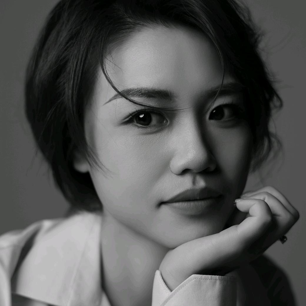 开婚纱店的阿梅