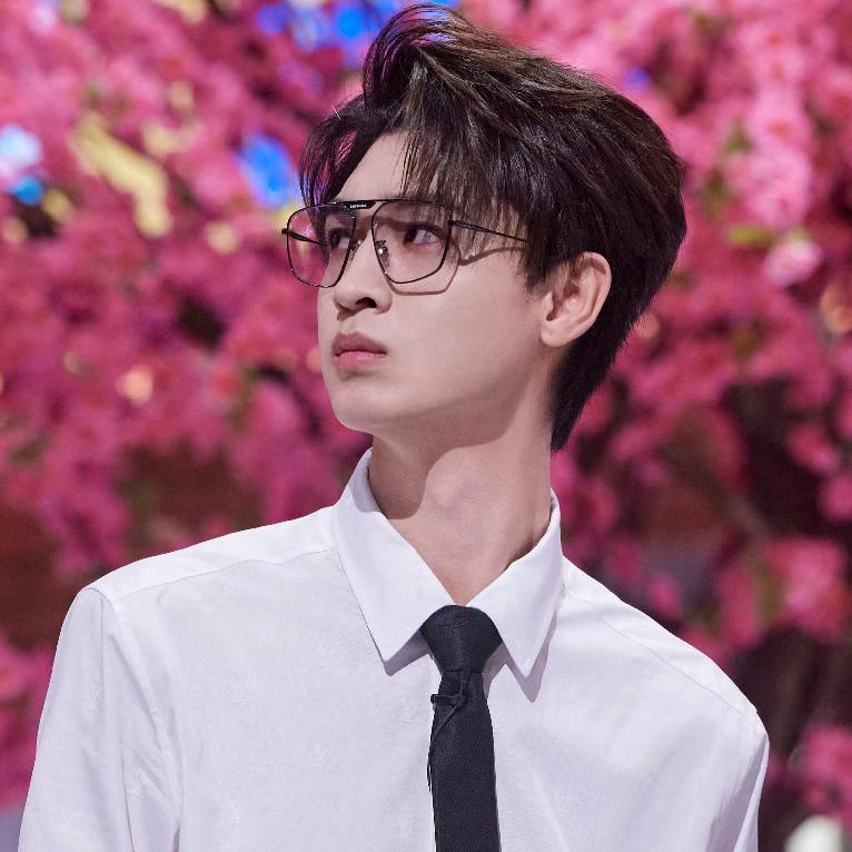 🌙一见钟秦✨️