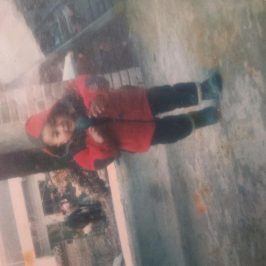 空中月照亮了谁