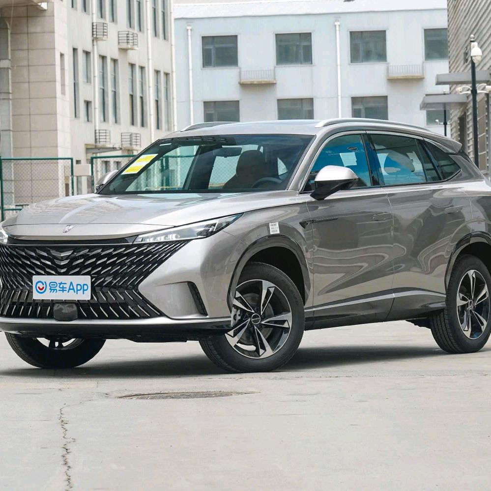 小贺专业贴瓷砖的。