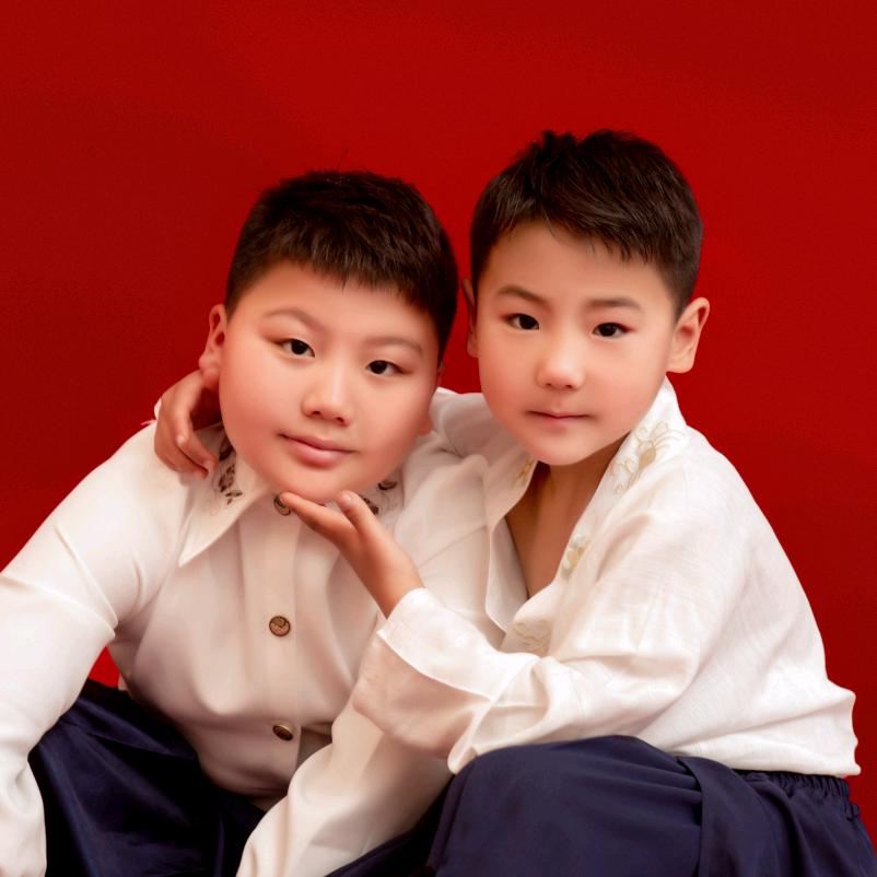 与俊潼行