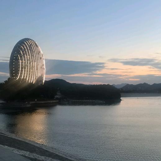 坚持大与努力