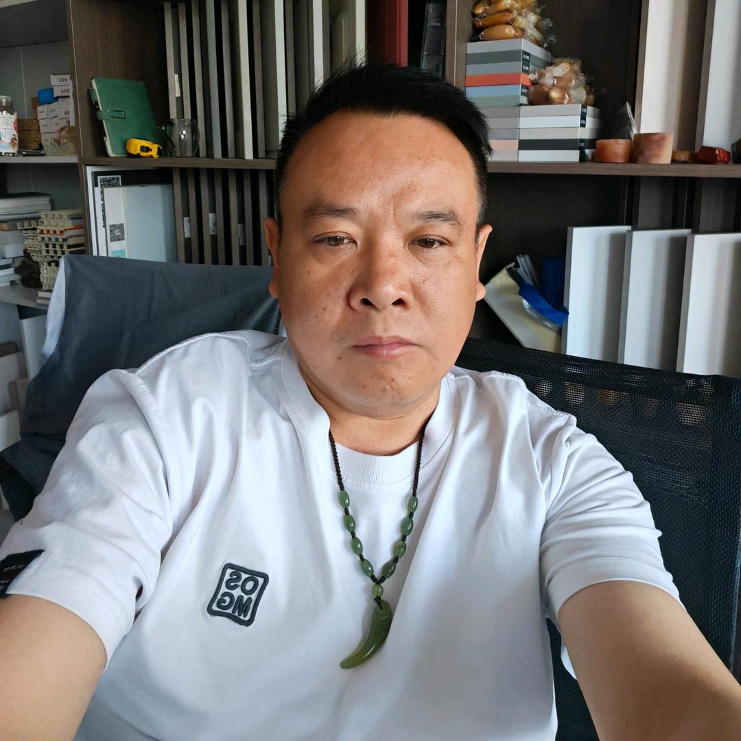 河南人在新疆创业，有缘玉见。