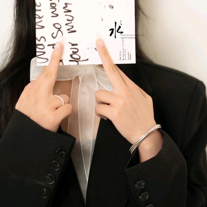 拍美女的安小亚