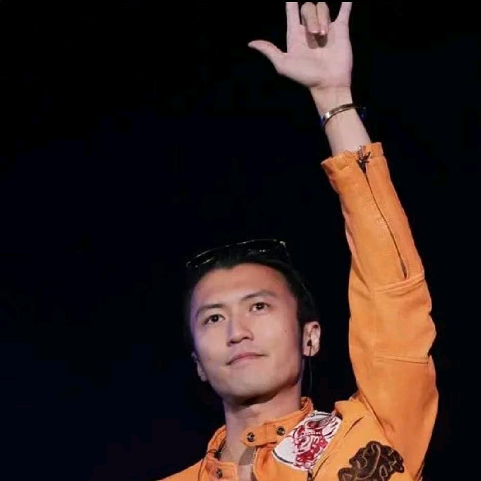 伊言