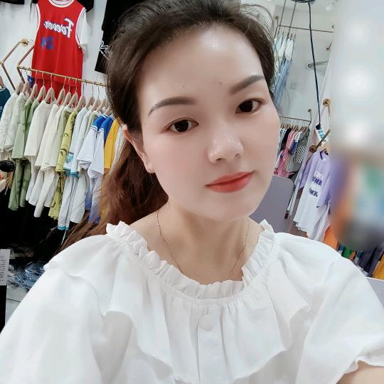 青树坪步行街小浣熊童装