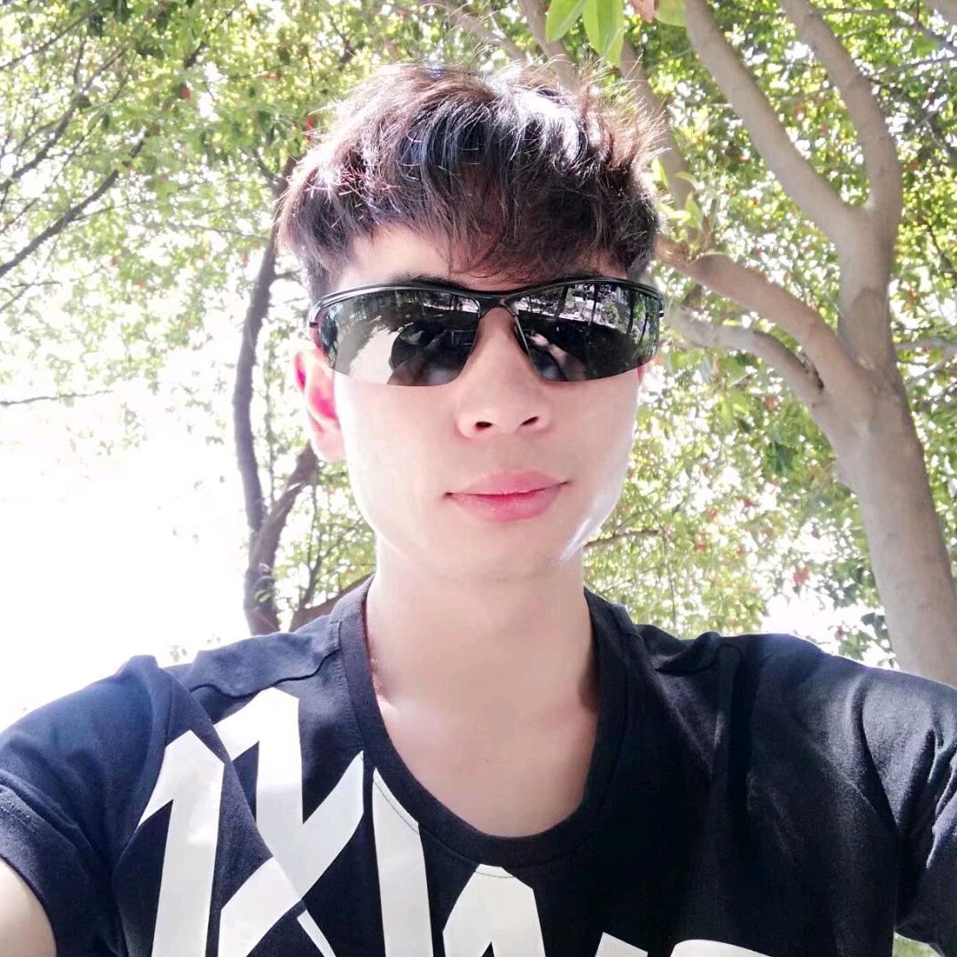 小何总