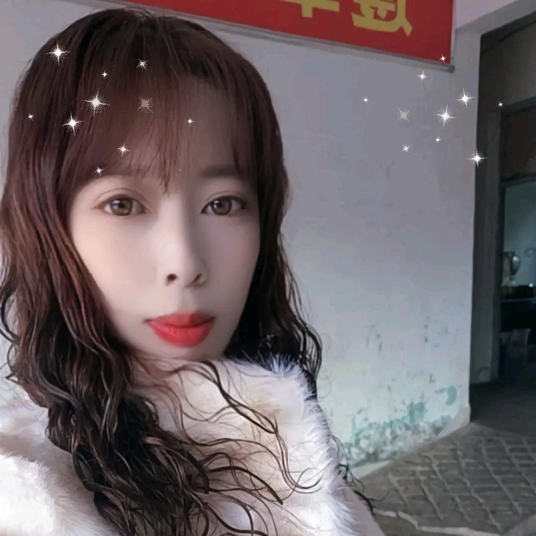 三个孩子的妈妈，小何