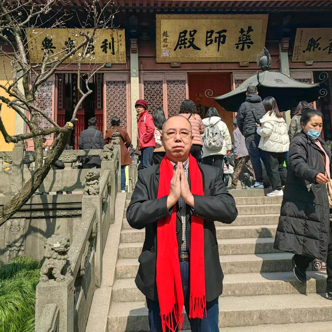 帮老人走路老李