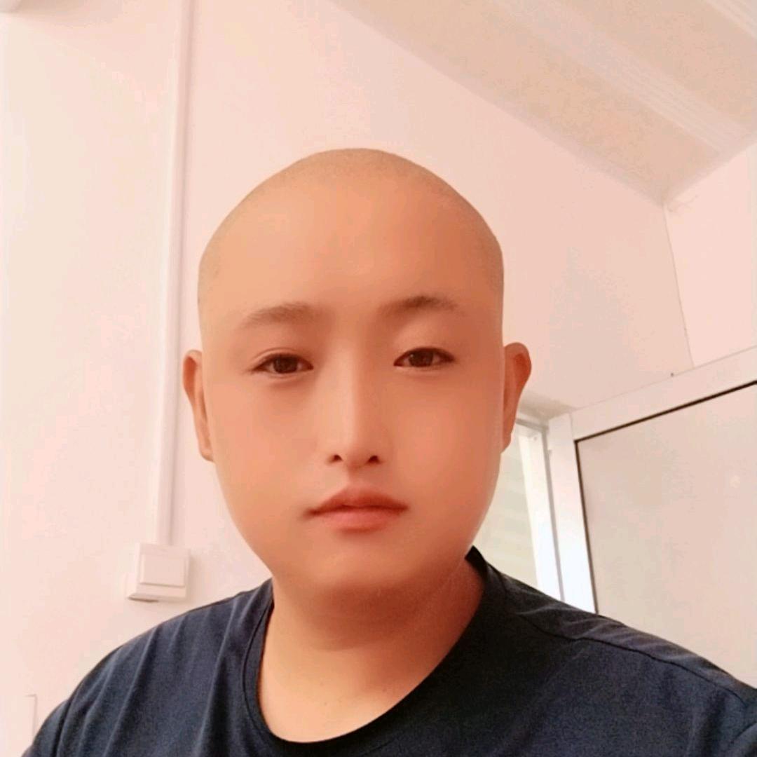 我家住在农村。